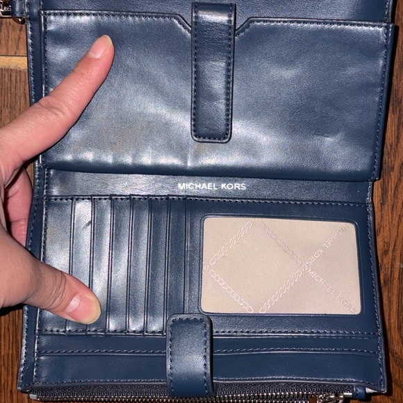 2 piece wallet bundle Michael Kors wallet and Kate spade wallet. - Picture 5 of 9